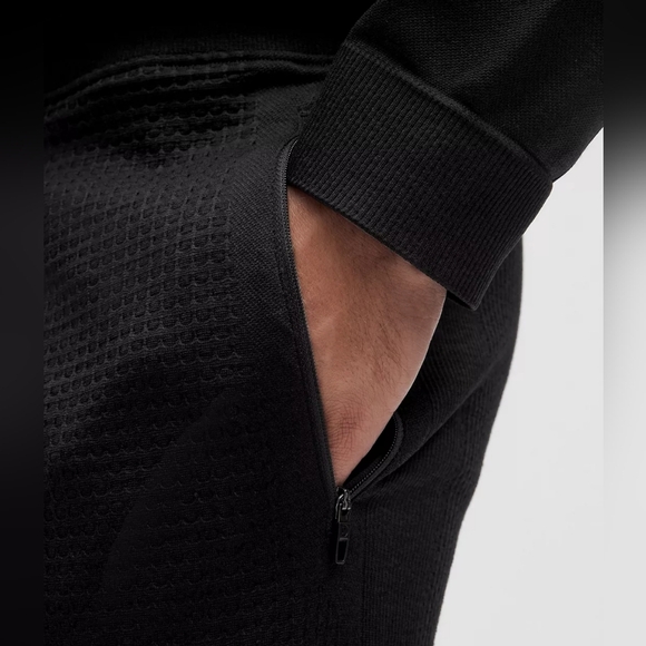 Men's Black Engineered Warmth Jogger - Picture 4 of 7